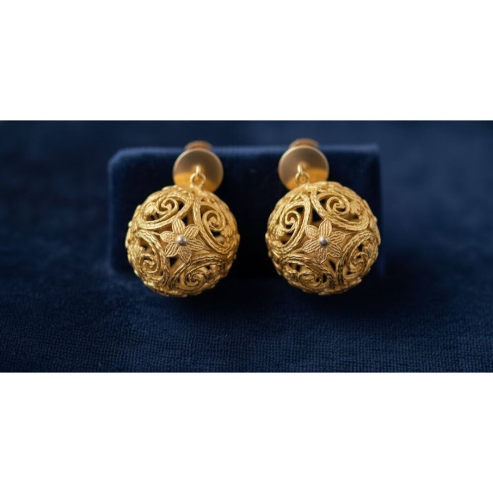 Vintage Gold‎ Filigree Screw Back Earrings Ornate Sphere Design